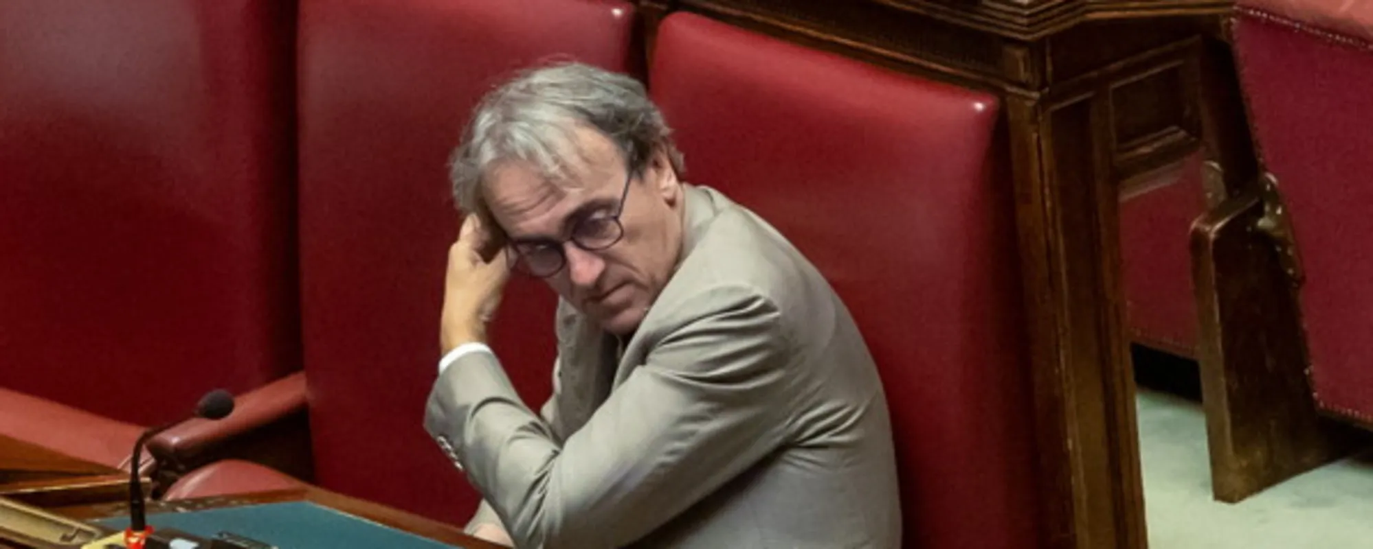 Bonelli pro-Sea Watch, ma è subito strafalcione: confonde il fermo con il sequestro