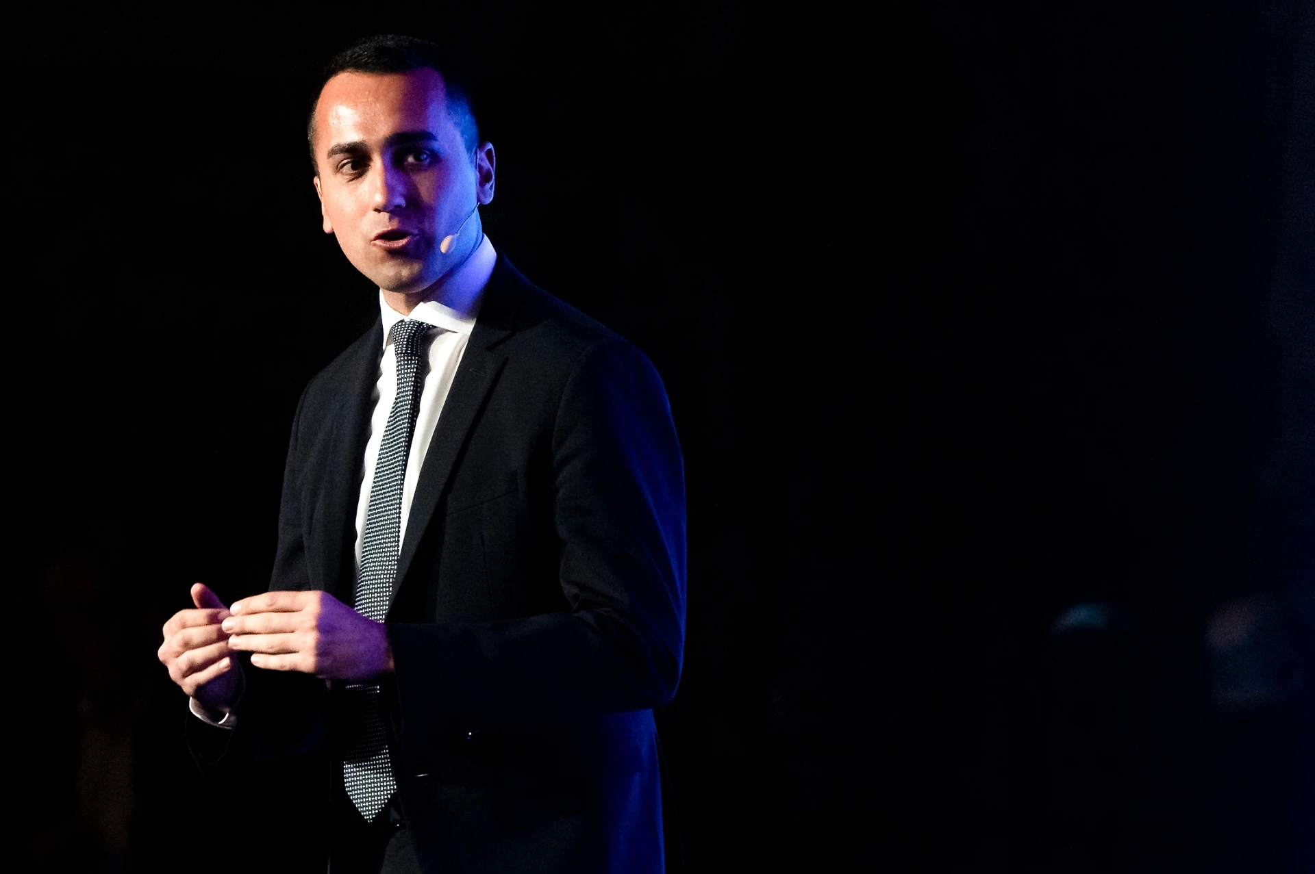 Luigi Di Maio terrorizzato dall'affluenza alle primarie Pd: la "proposta indecente" a Zingaretti