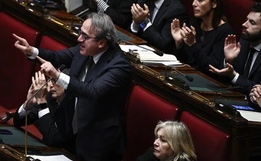 Mandate in ferie il soldato Bonelli Anche ad agosto ci bombarda di parole