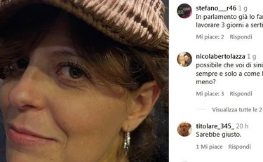 Ilaria Salis, la foto in ascensore scatena un putiferio: "Buon weekend"
