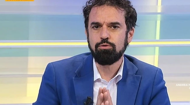 Dino Giarrusso lascia il M5s: "Giuseppe Conte muto". Cosa sta succedendo nel silenzio generale