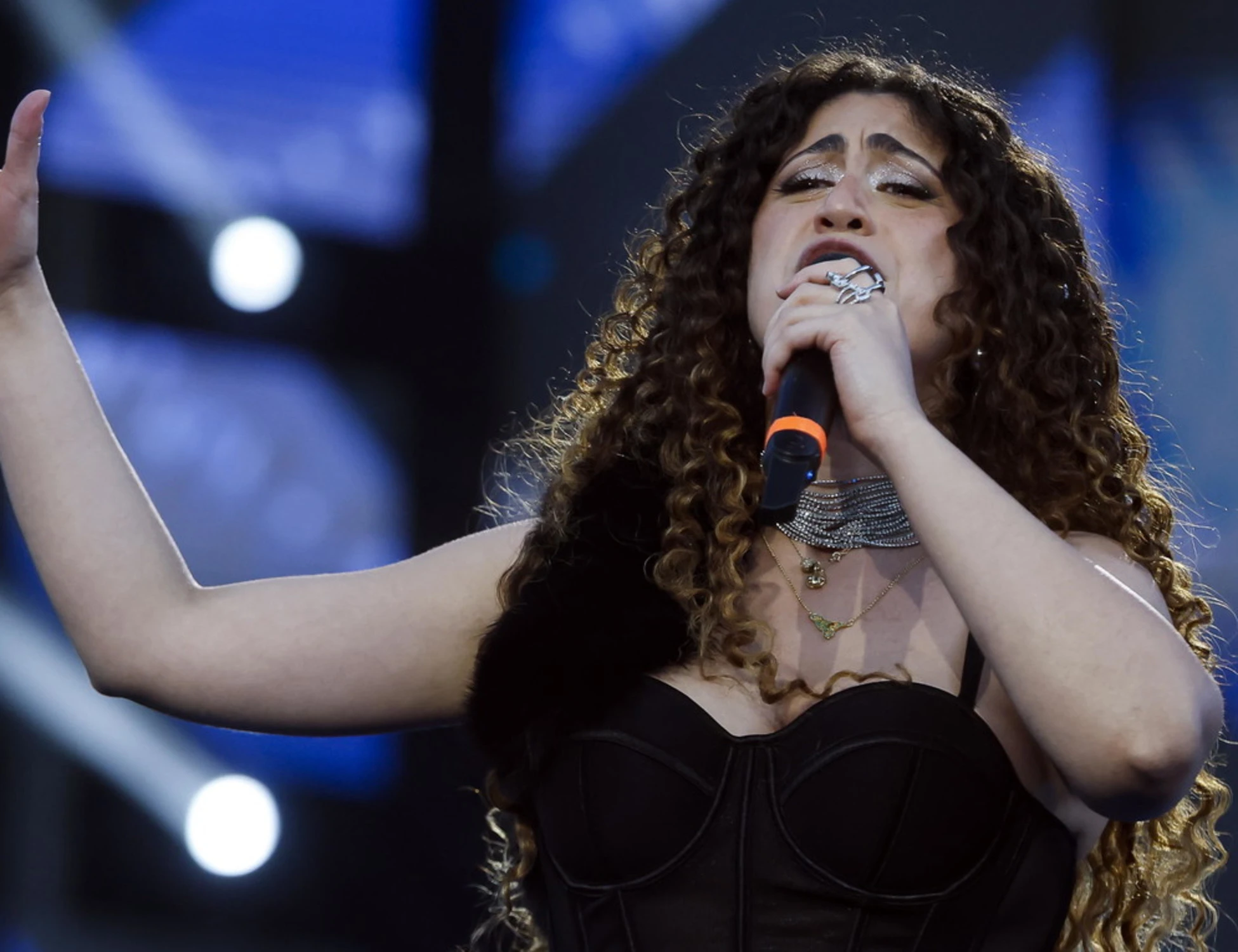 Delia, la denuncia: "Minacce di morte e insulti per Bella Ciao modificata"