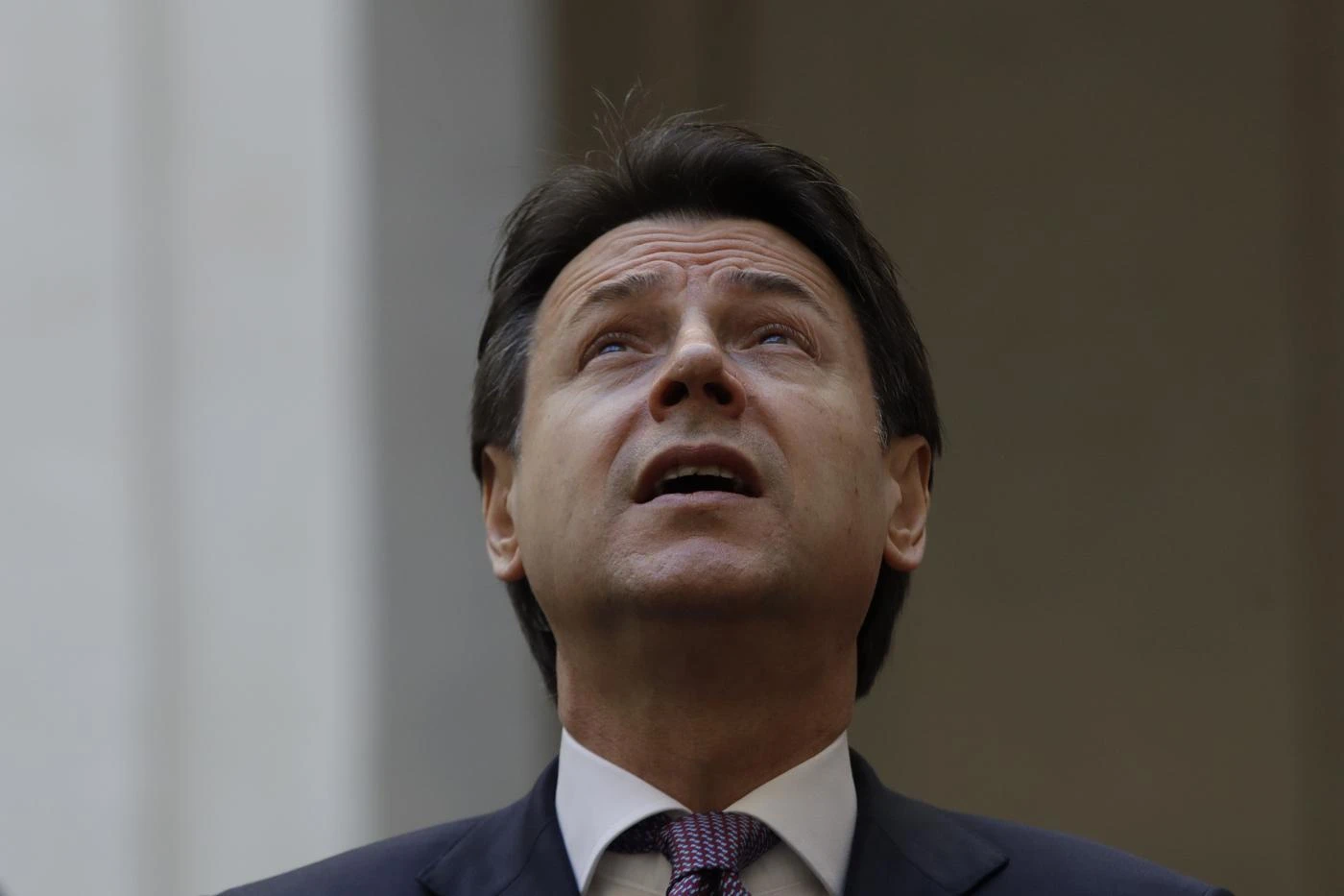 Giuseppe Conte teme Matteo Renzi: "Vedo movimenti strani", salta la testa del premier?
