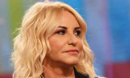 Antonella Clerici cancellata dai palinsesti Rai, niente più Sanremo Young. Lei: "Un sorriso senza parole"