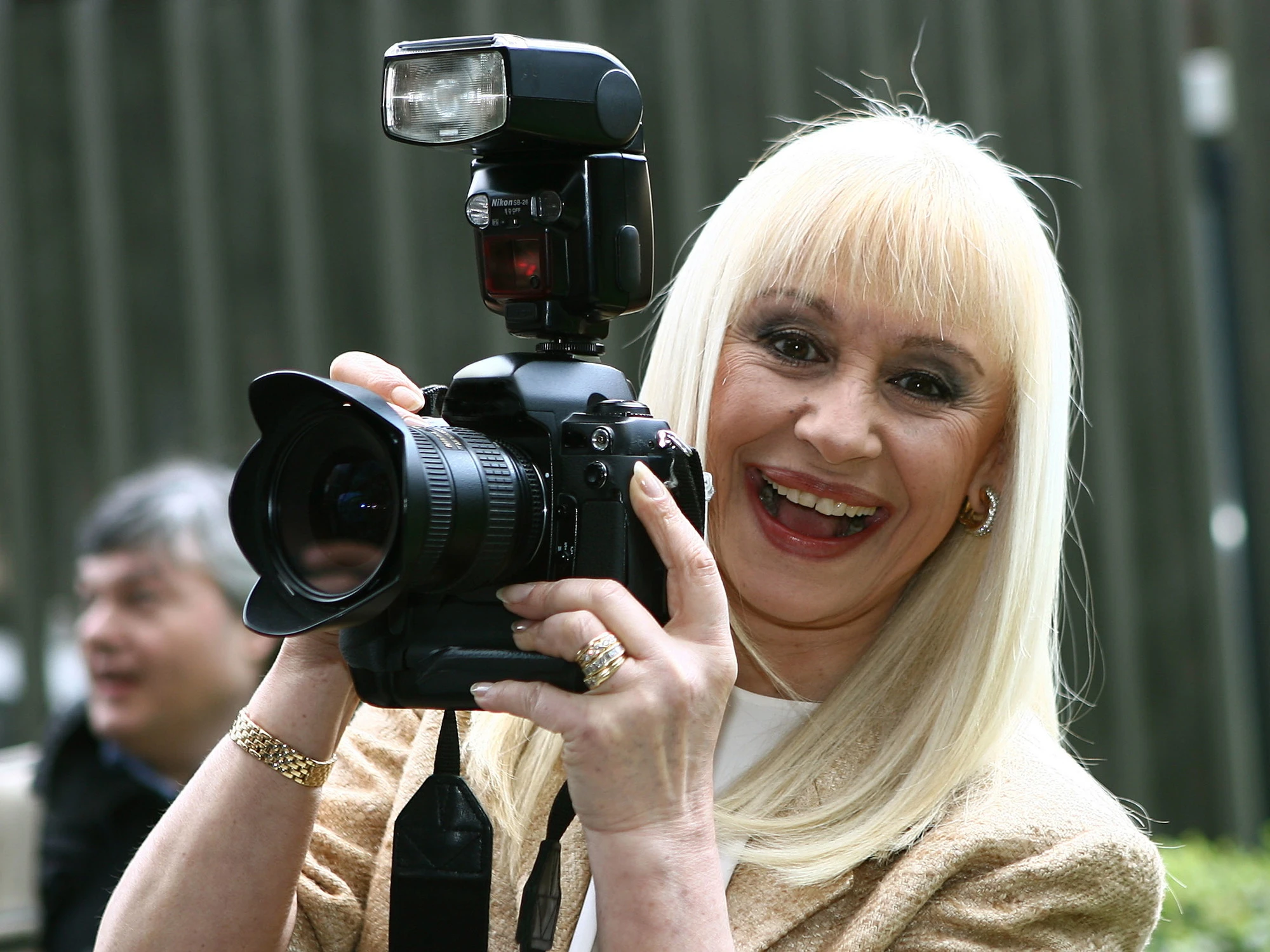 Raffaella Carrà, il siluro di Giancarlo Magalli sul figlio segreto: "Non c'era mai"