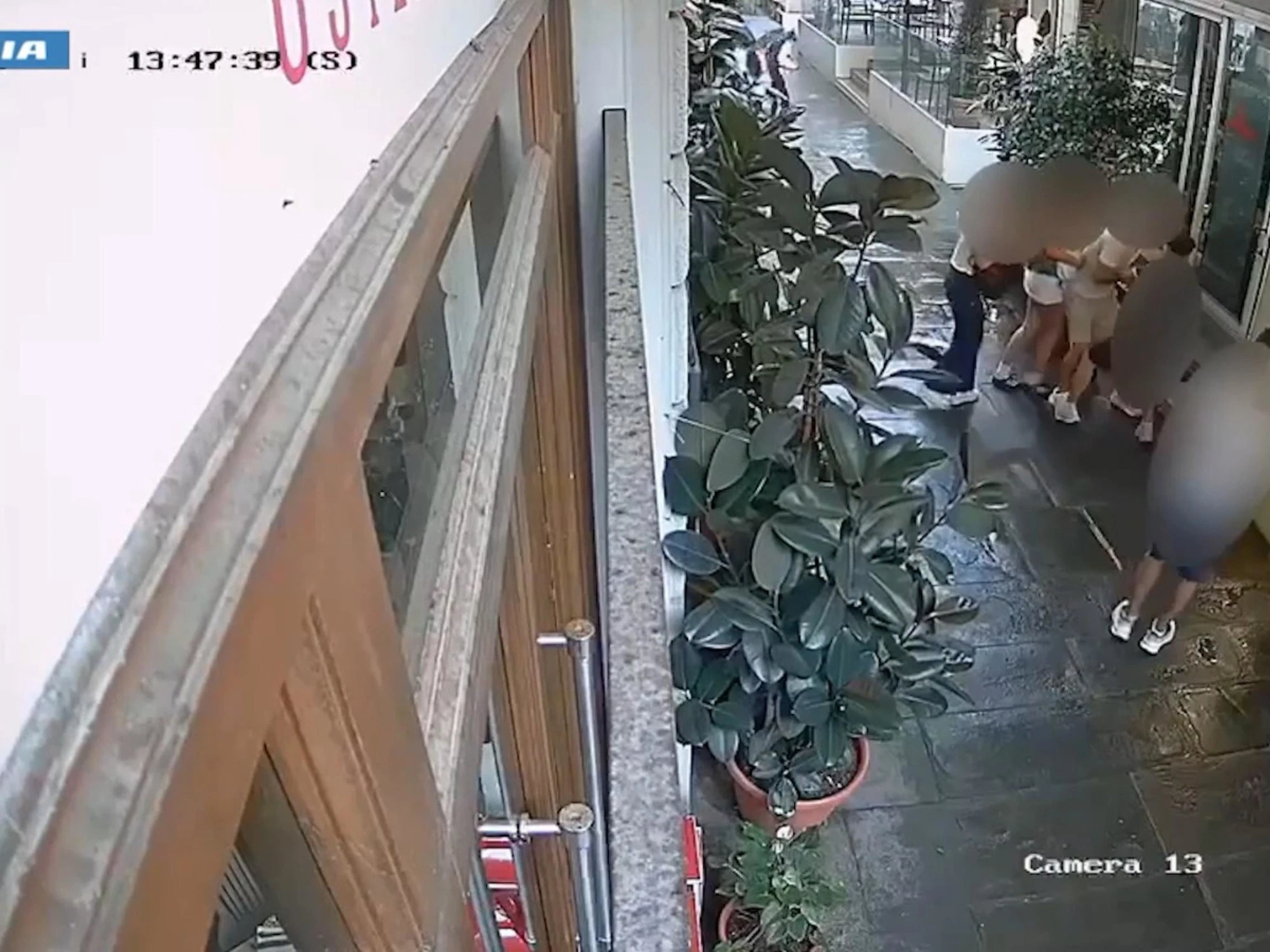 Firenze, rinchiude 18enne in rosticceria: l'orrore di una pakistano