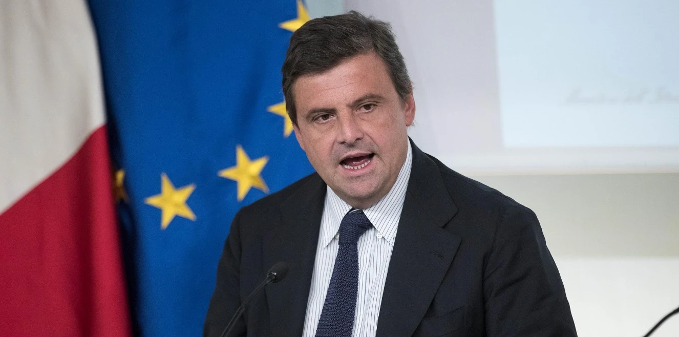 Roma, ultimatum di Calenda alla Raggi: "Ha ancora 48 ore, poi..."