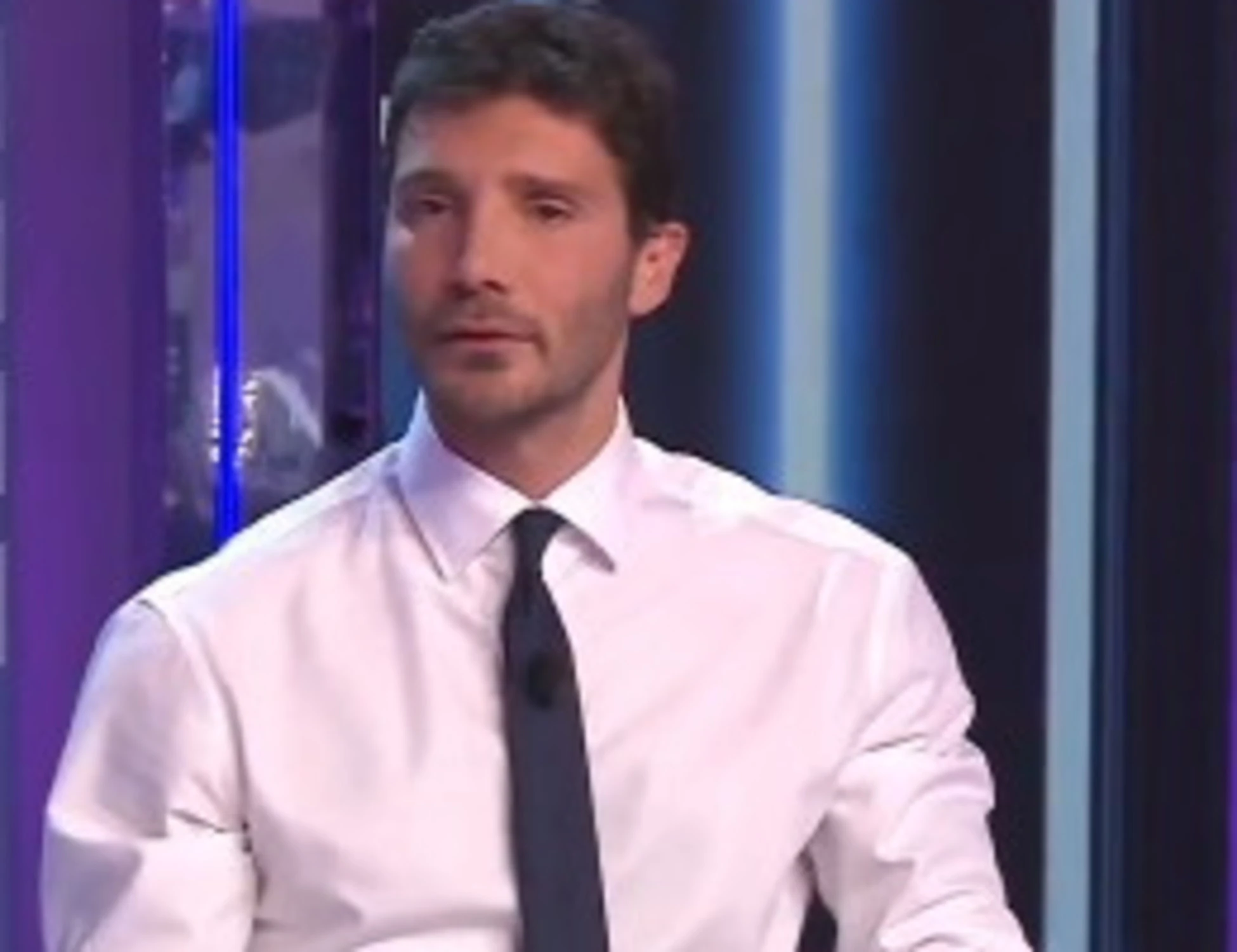 Affari Tuoi, incursione in studio: De Martino sconvolto