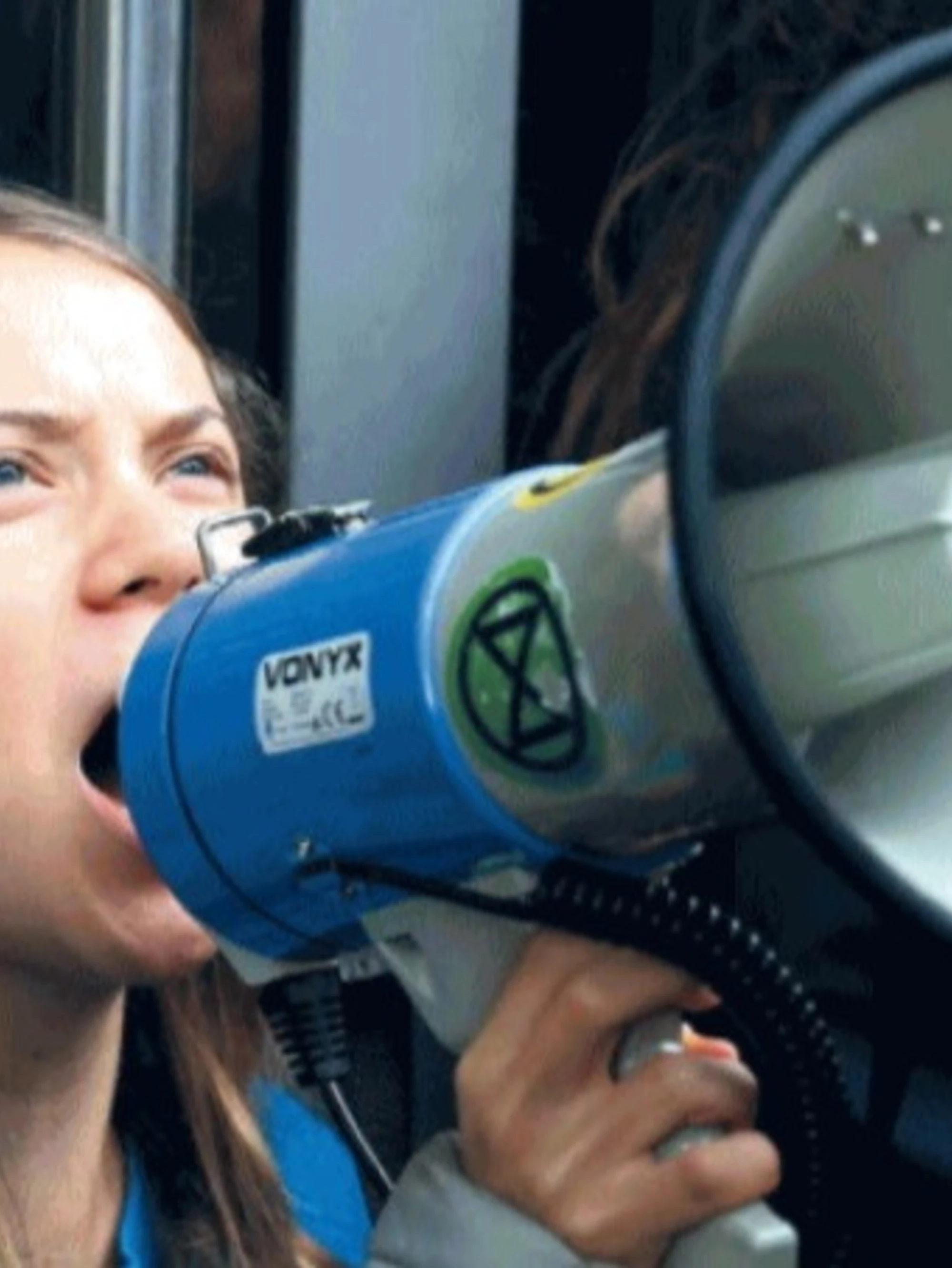 Greta Thunberg peggio di Landini: eccola al corteo contro la manovra del governo Meloni