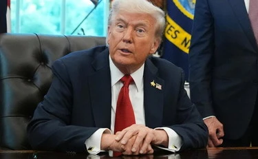 https://media.liberoquotidiano.it/c4u8J6Sp9sToq1vIhRMTGDxgL0ZLRaD_4_p6mpuOE8A/width:800/quality:90/aW1hZ2VzLzIwMjUvMTAvMDkvMDQ0NDM1NzE3LTRiYWUxZGZjLTM0ZGQtNDZkOS1hMGUzLWMwMWZiNDlmYjNmZS5qcGc.webp