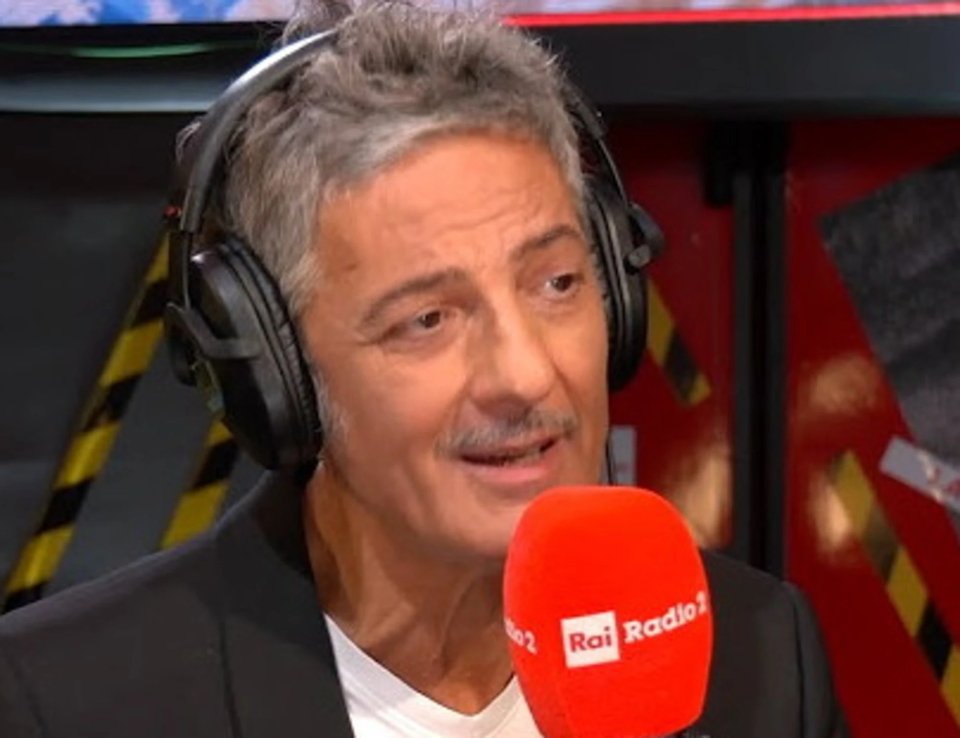 La Pennicanza, Fiorello scatenato: "Il crocifisso con Ignazio La Russa"