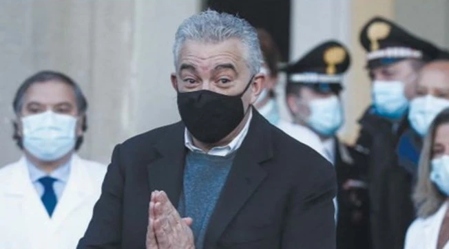 Domenico Arcuri, intercettazioni-choc sull'inchiesta-mascherine: "A occhi chiusi te se compra..."