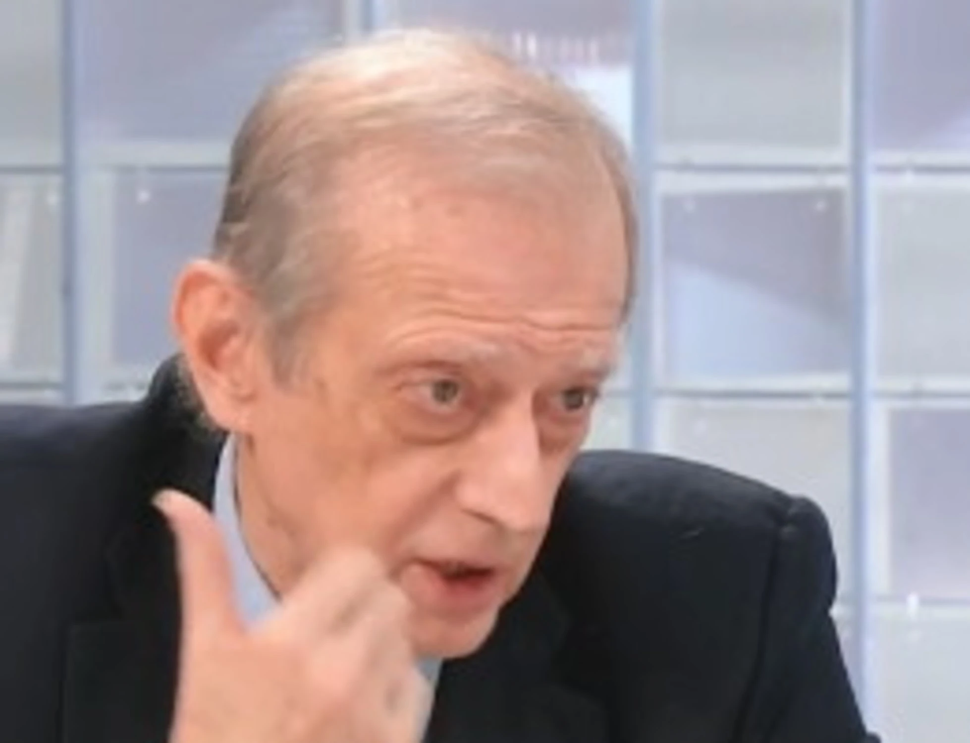 L'aria che tira, Piero Fassino perde la testa: "Questo non sa un ca***!"