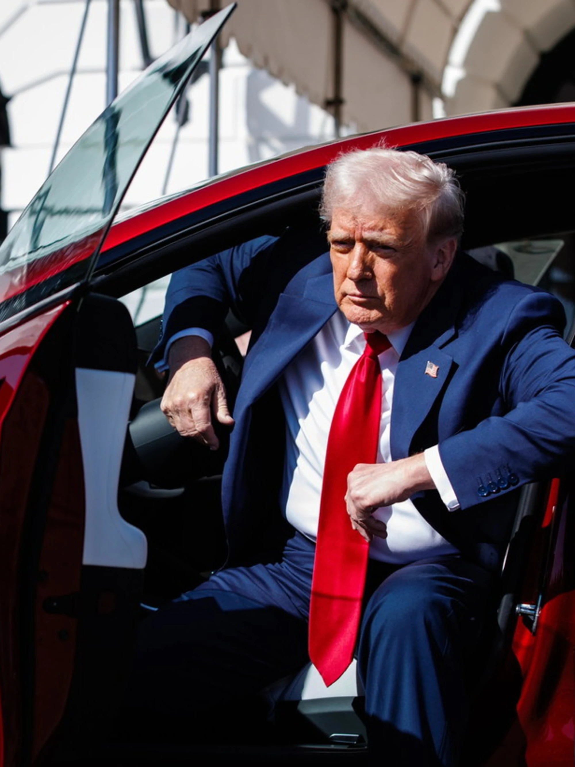 Trump gela Musk: "Sapete cosa me ne faccio della Tesla?"