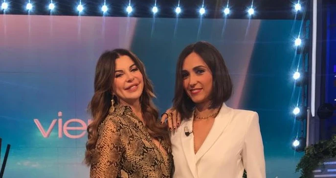 Vieni da Me, Alba Parietti a Caterina Balivo: "Da ragazzina ero bella, così...". L'orrore subito da bimba