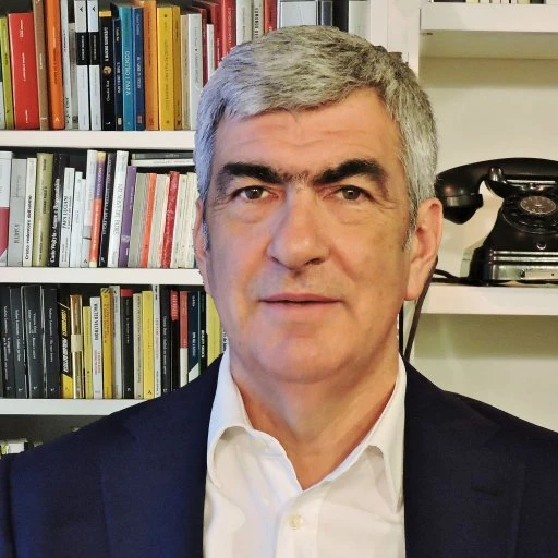 Lory Del Santo, Maurizio Caverzan picchia durissimo: "Ti è appena morto un figlio e..."