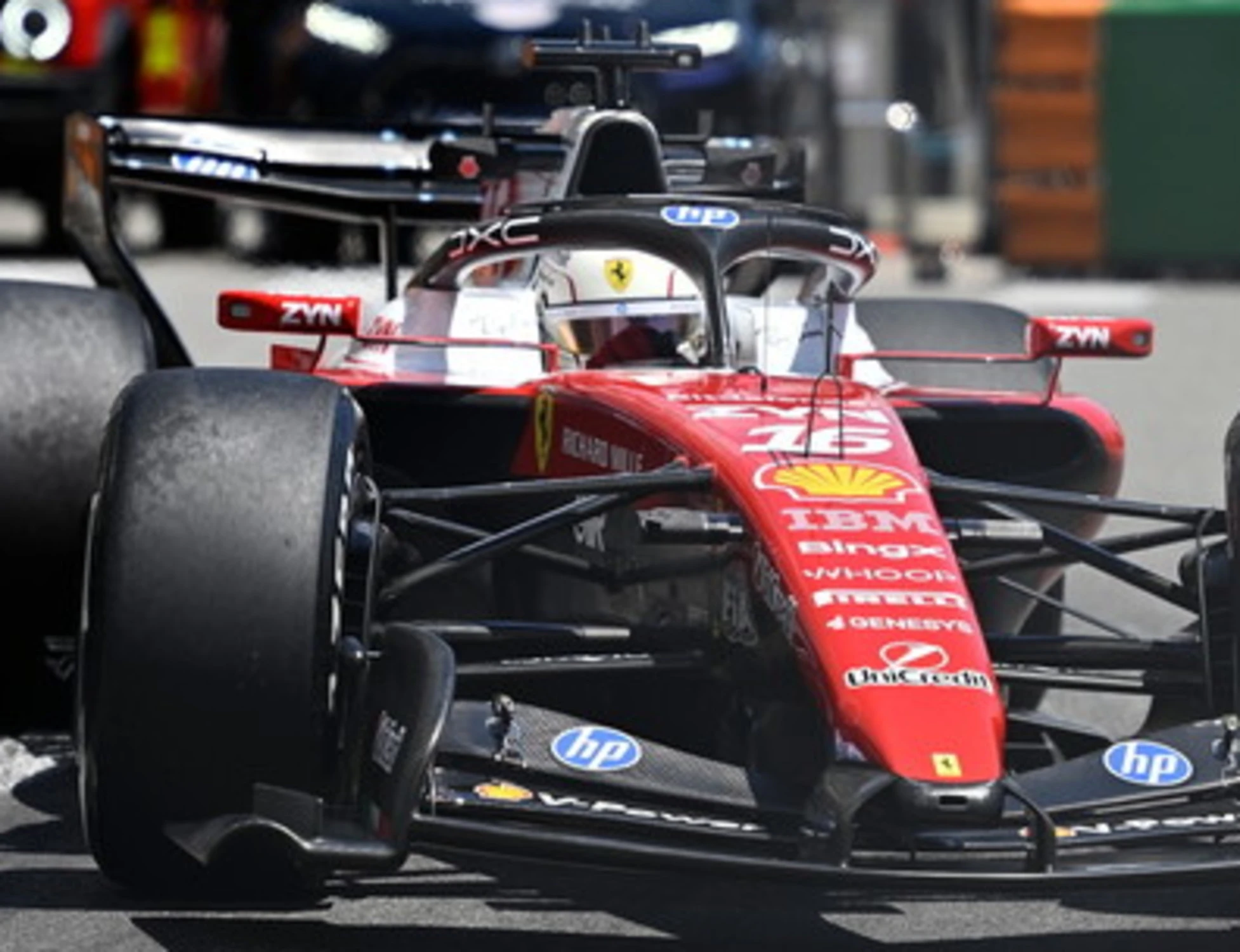Ferrari, Charles Leclerc "copia" Hamilton: una strana scelta sui freni