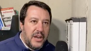 Matteo Salvini, la rivincita: "Scusi, lei spaccia?". Che fine ha fatto la famiglia del citofono