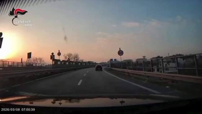 Nel Napoletano due giovani in fuga a 200km/h, avevano della droga: arrestati