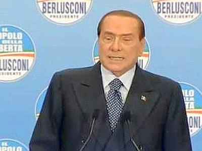 Berlusconi vs Grillo: è pericoloso