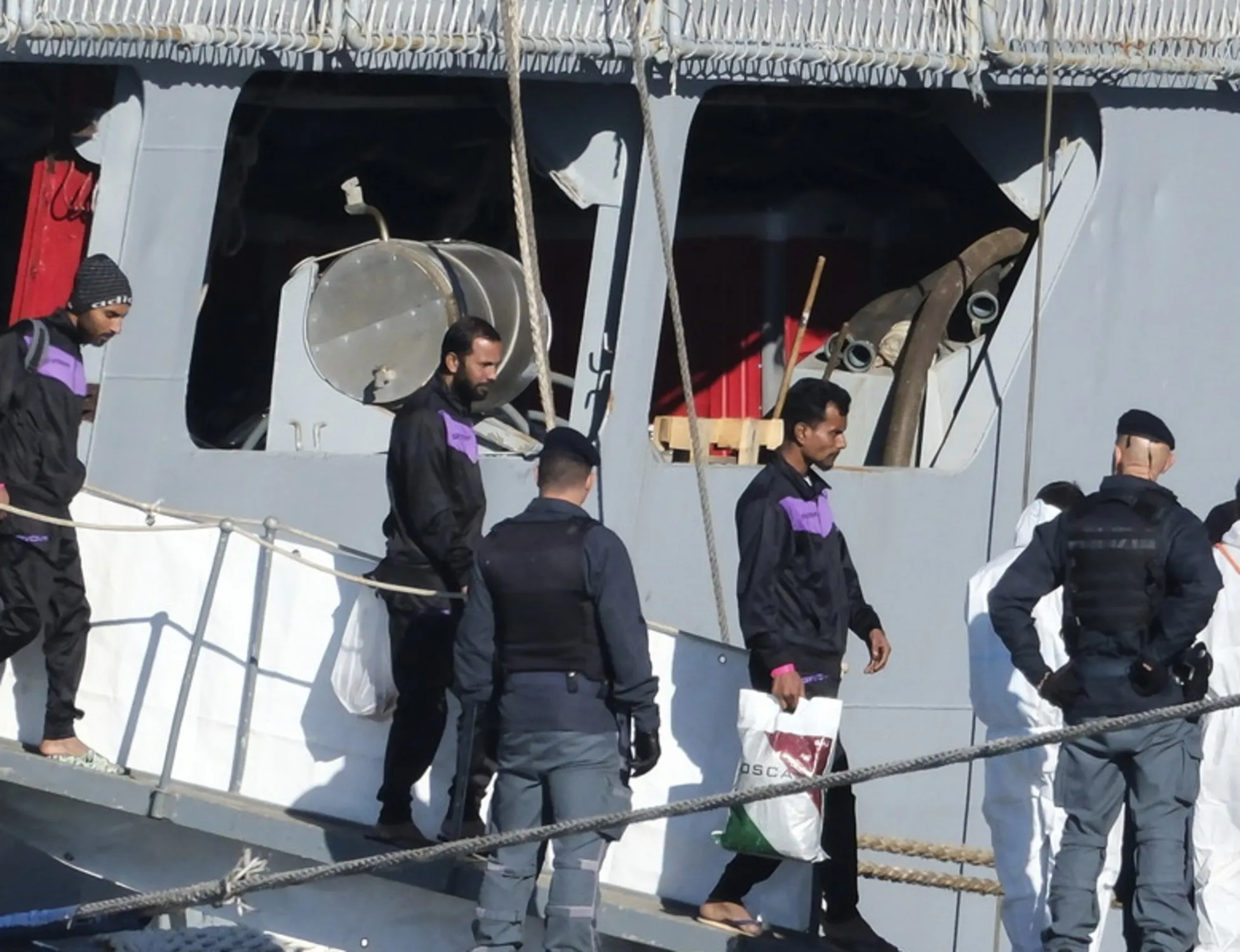 Leggi l'articolo: "Stupratori e assassini": Cpr in Albania, FdI stronca la sinistra