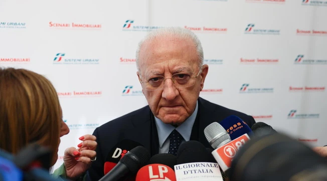 Vincenzo De Luca deride don Patriciello: "Pippo Baudo dell'area Nord"