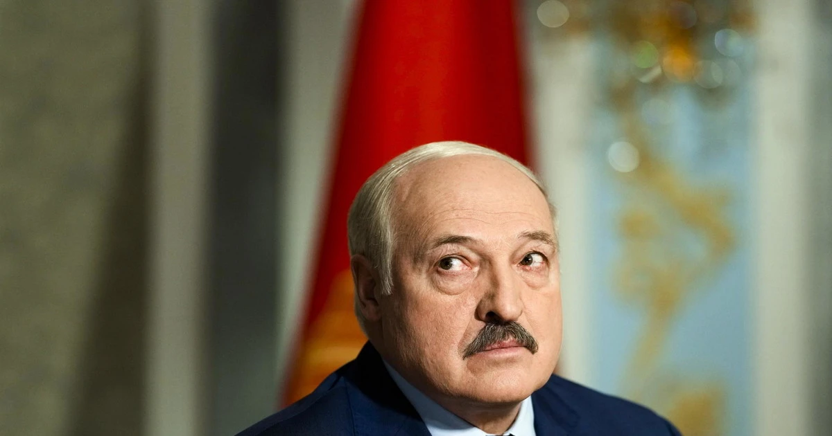 Ucraina, la guerra in diretta. Lukashenko mobilita l'esercito bielorusso: "Infliggeremo danni inaccettabili"