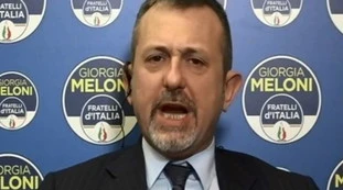 Andrea Delmastro contro Luciana Lamorgese: "Forza ondulatoria? Superca***, insulto all'intelligenza degli italiani"