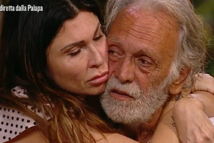 Isola dei famosi, i Pooh a supporto di Riccardo Fogli: "Adesso devi vincere"