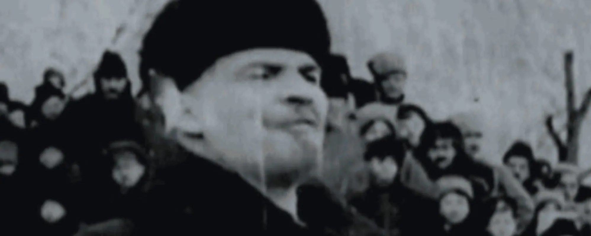 Imbarazzo a La7: Ezio Mauro ci prova con Lenin, trionfa il Duce