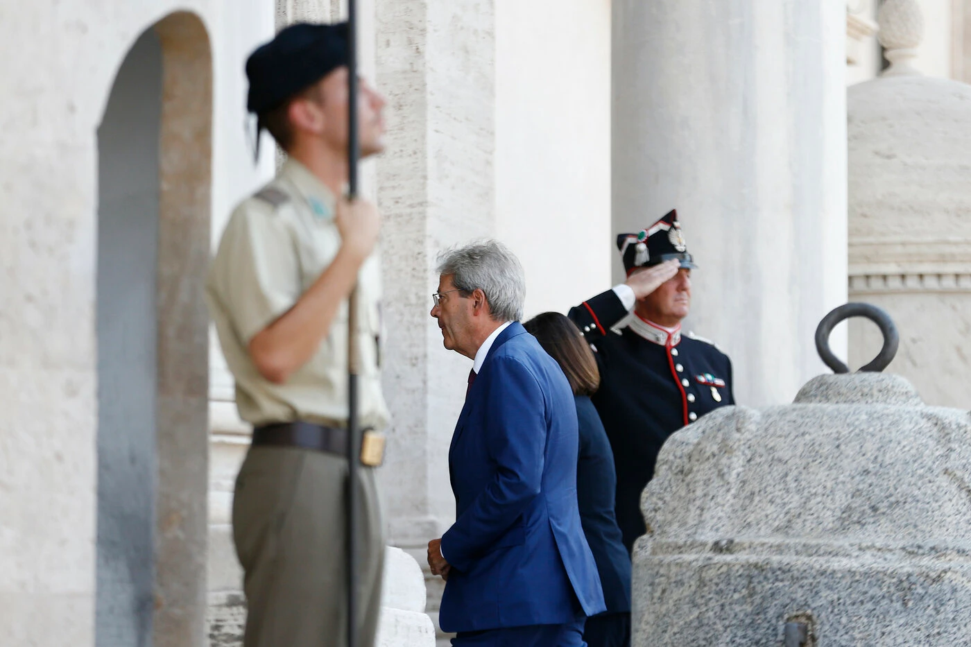 Paolo Gentiloni al Quirinale con la delegazione Pd. Retroscena clamoroso sullo scambio di poltrone col M5s