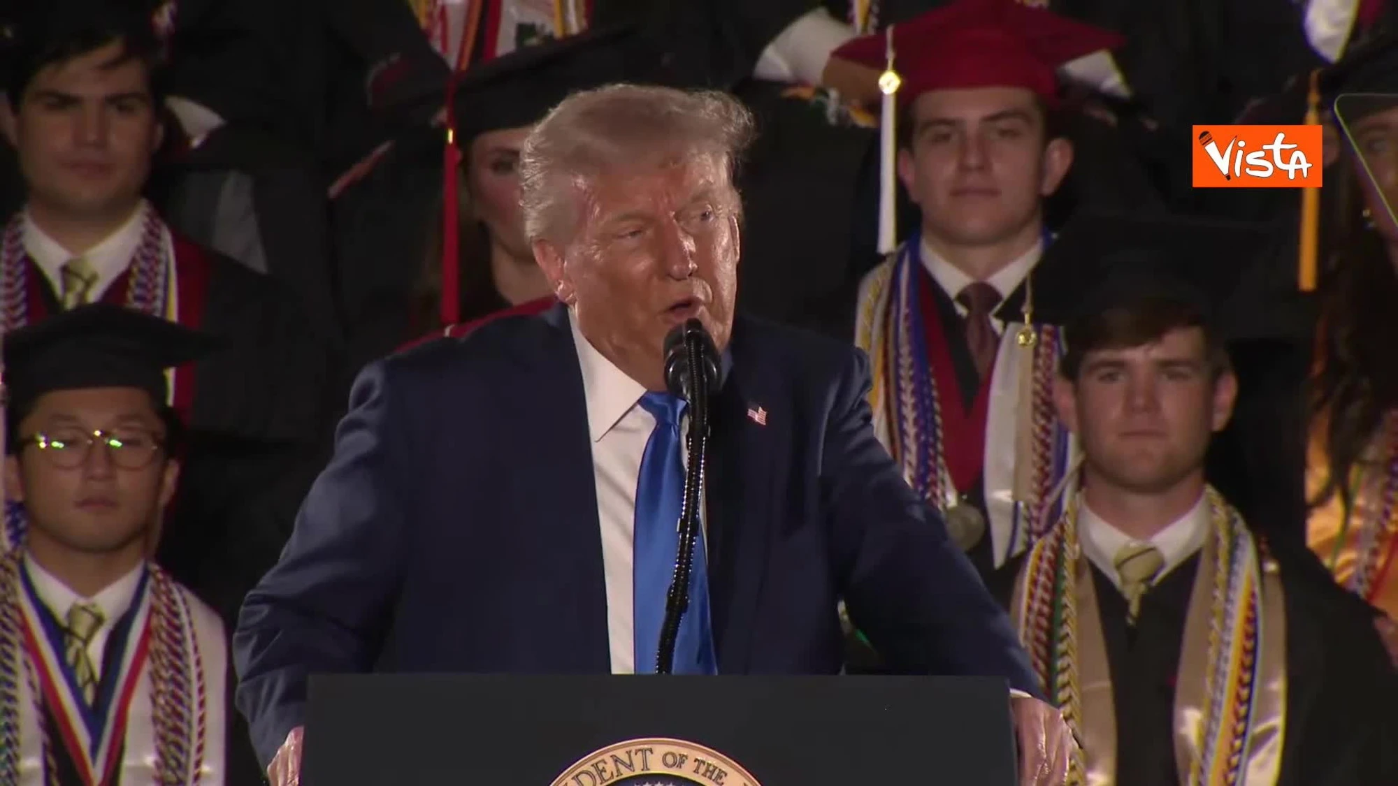Trump agli studenti: "I magnati di Internet mi odiavano, ora mi baciano il c**o"
