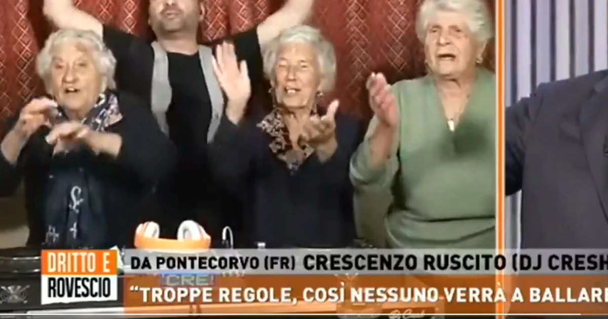Dritto e Rovescio, urla selvagge delle nonnine per Paolo Del Debbio: roba da pazzi, lui se la cava così