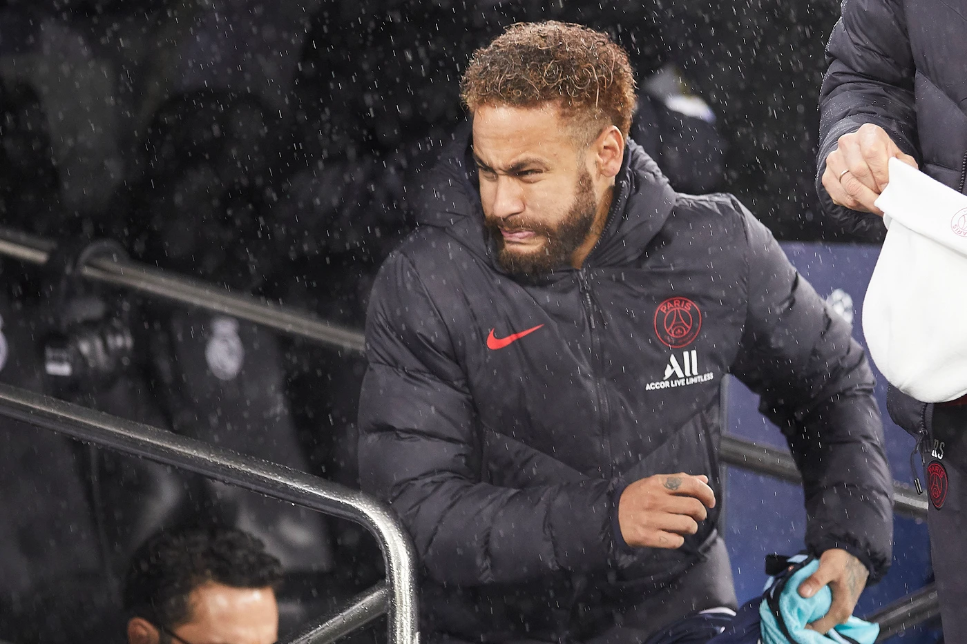 Neymar, prove di fuga dal Psg: può tornare al Barça grazie al regolamento Fifa. Ma a che prezzo?