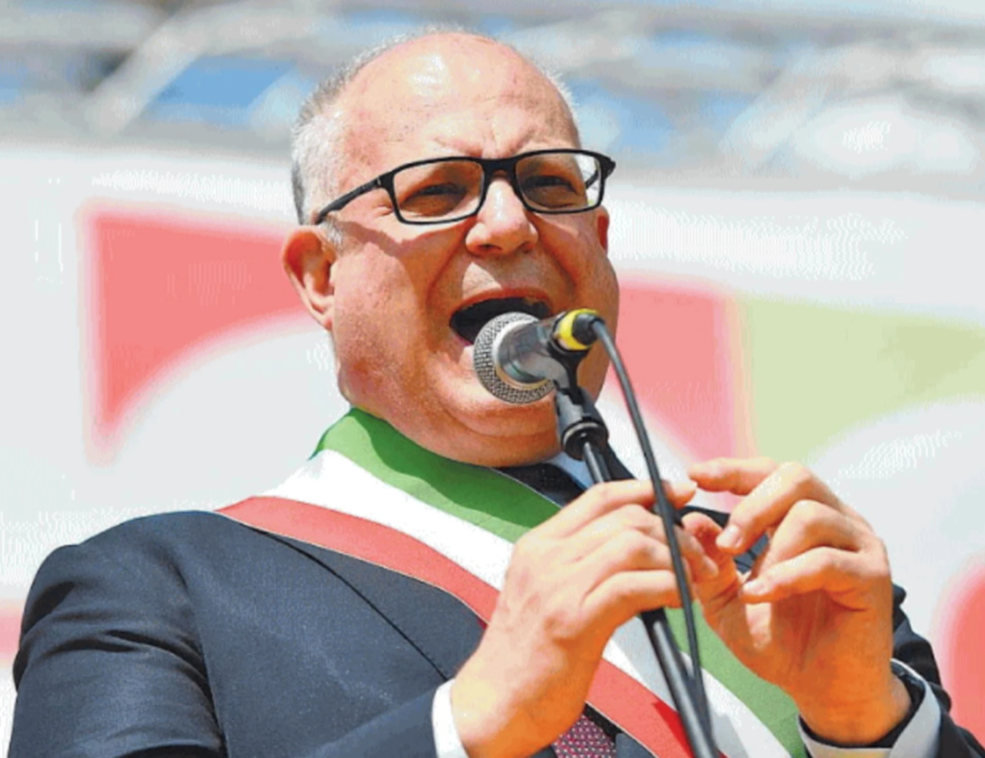 Gualtieri si autoaccusa: l'ultima figuraccia Pd