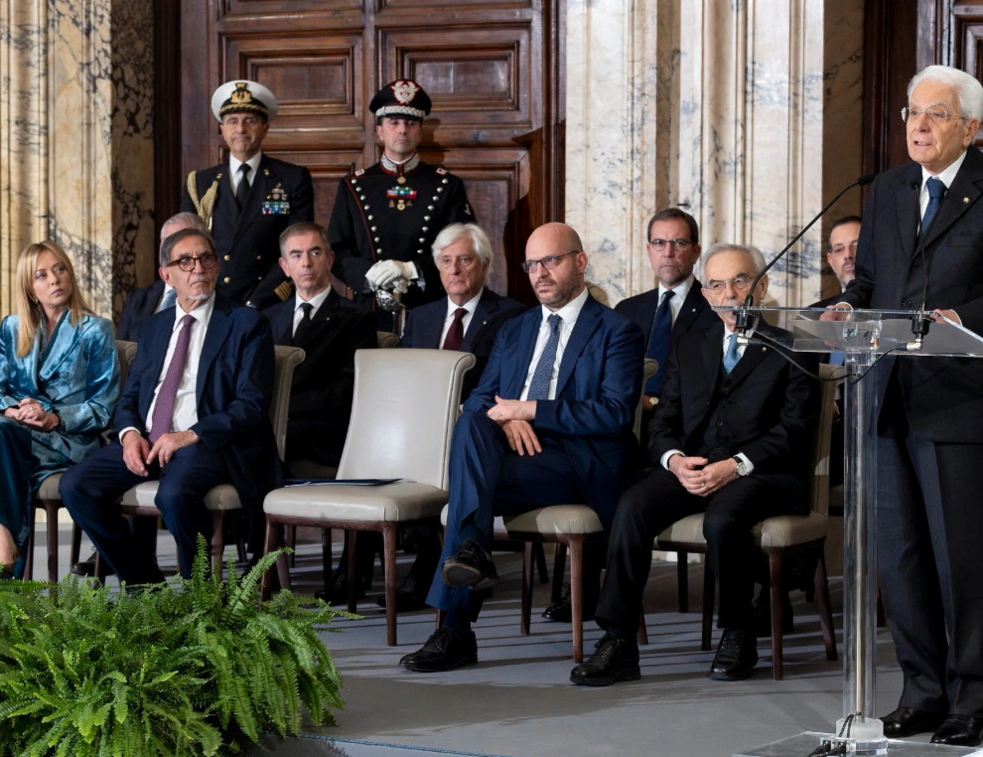 Mattarella, il saluto al Quirinale: "Il prudente controllo del governo sui conti pubblici"