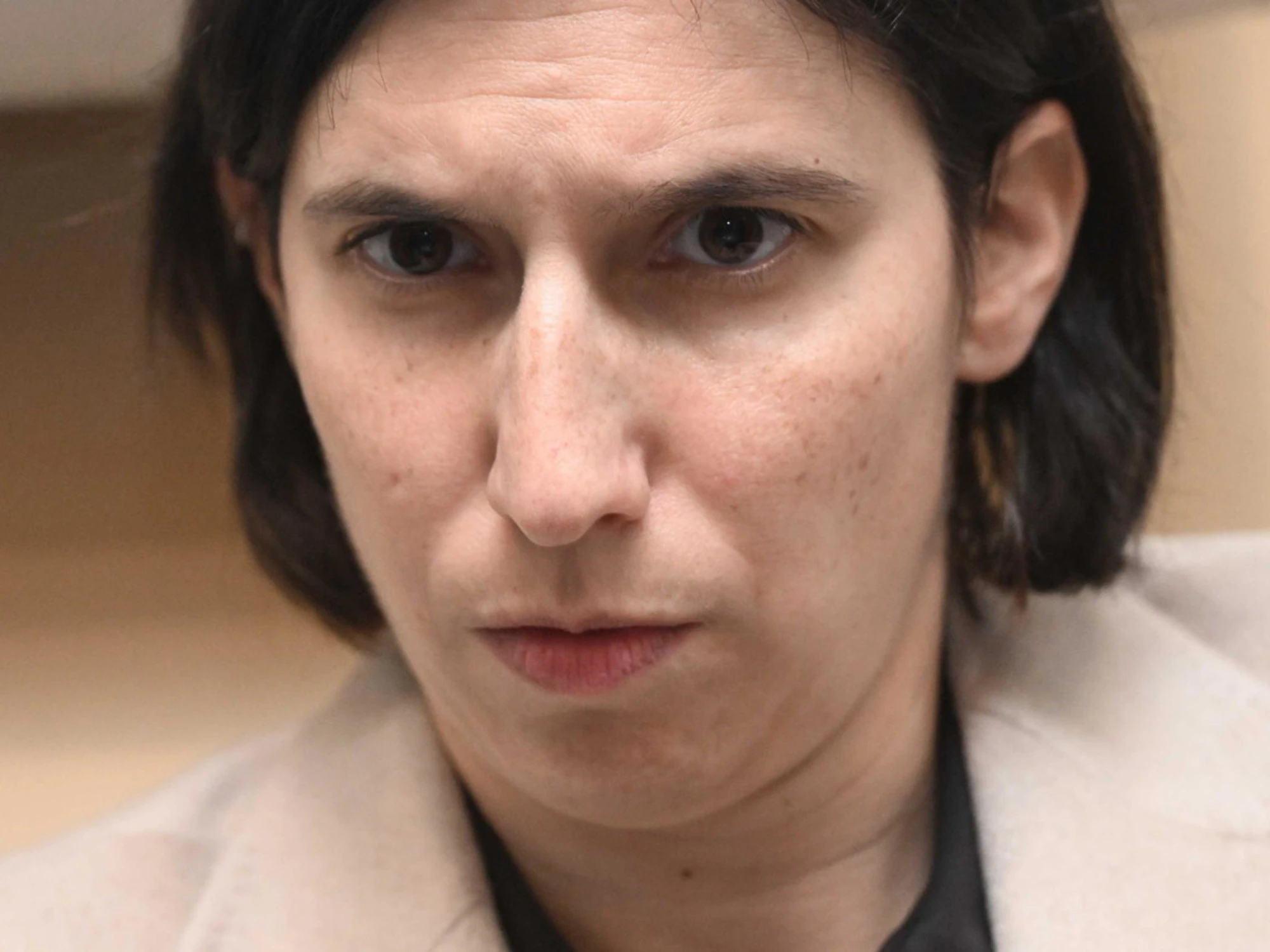 Elly Schlein, "la ragazza" è vittima dei maschi Pd che l'hanno voluta