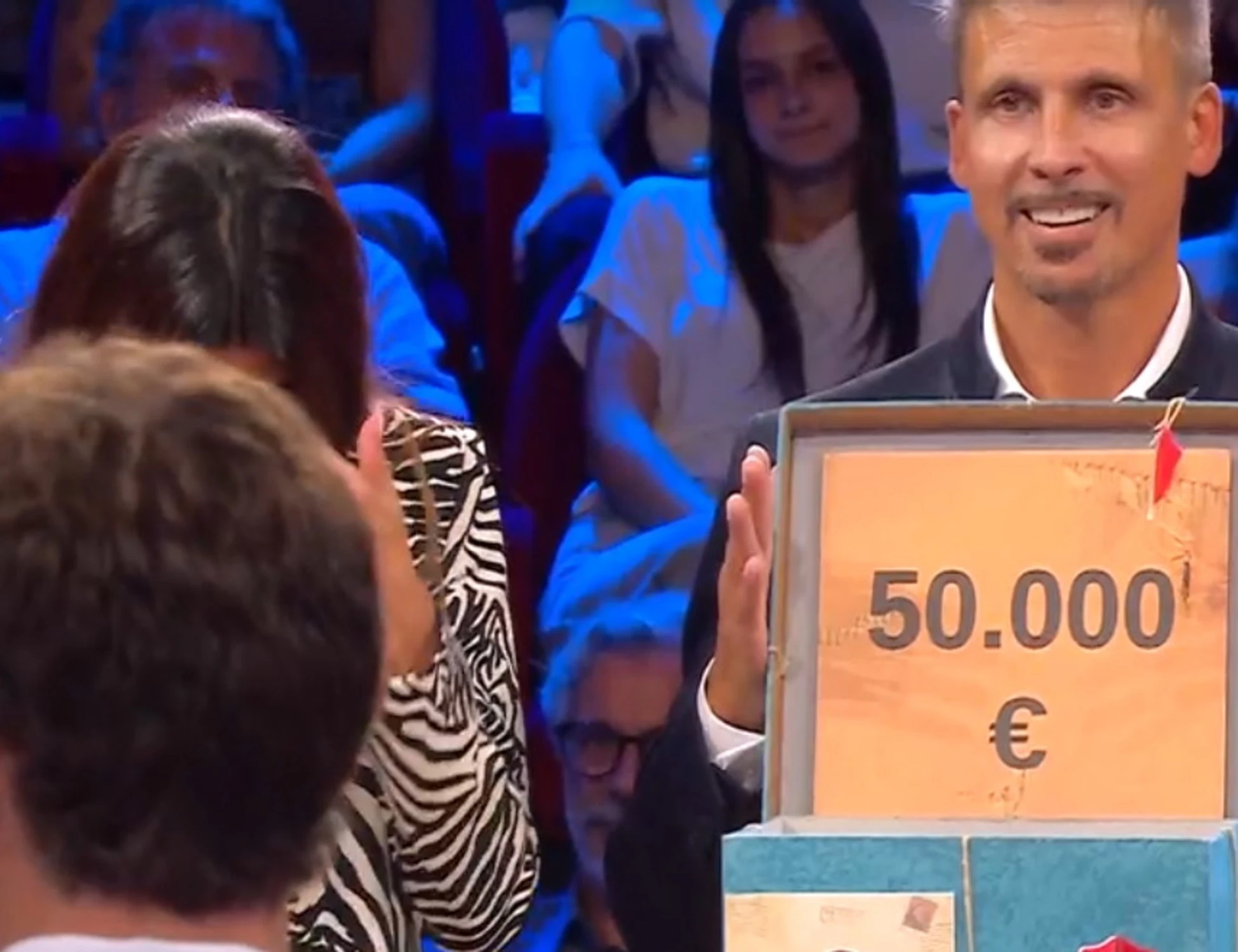 Affari tuoi, "Stefano De Martino è già esaurito"