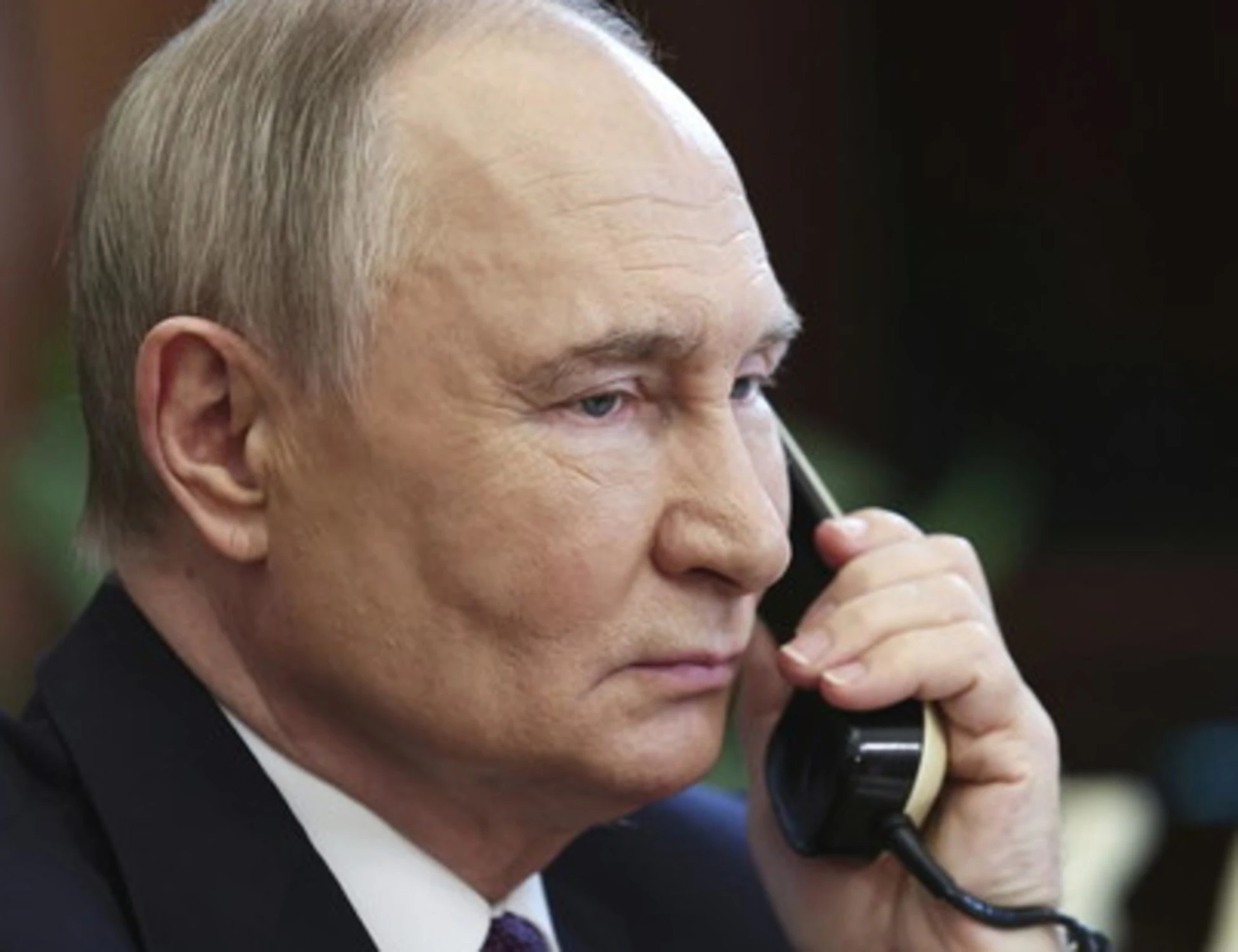 Putin "impazzito, gli è successo qualcosa". Trump clamoroso: "La caduta della Russia"