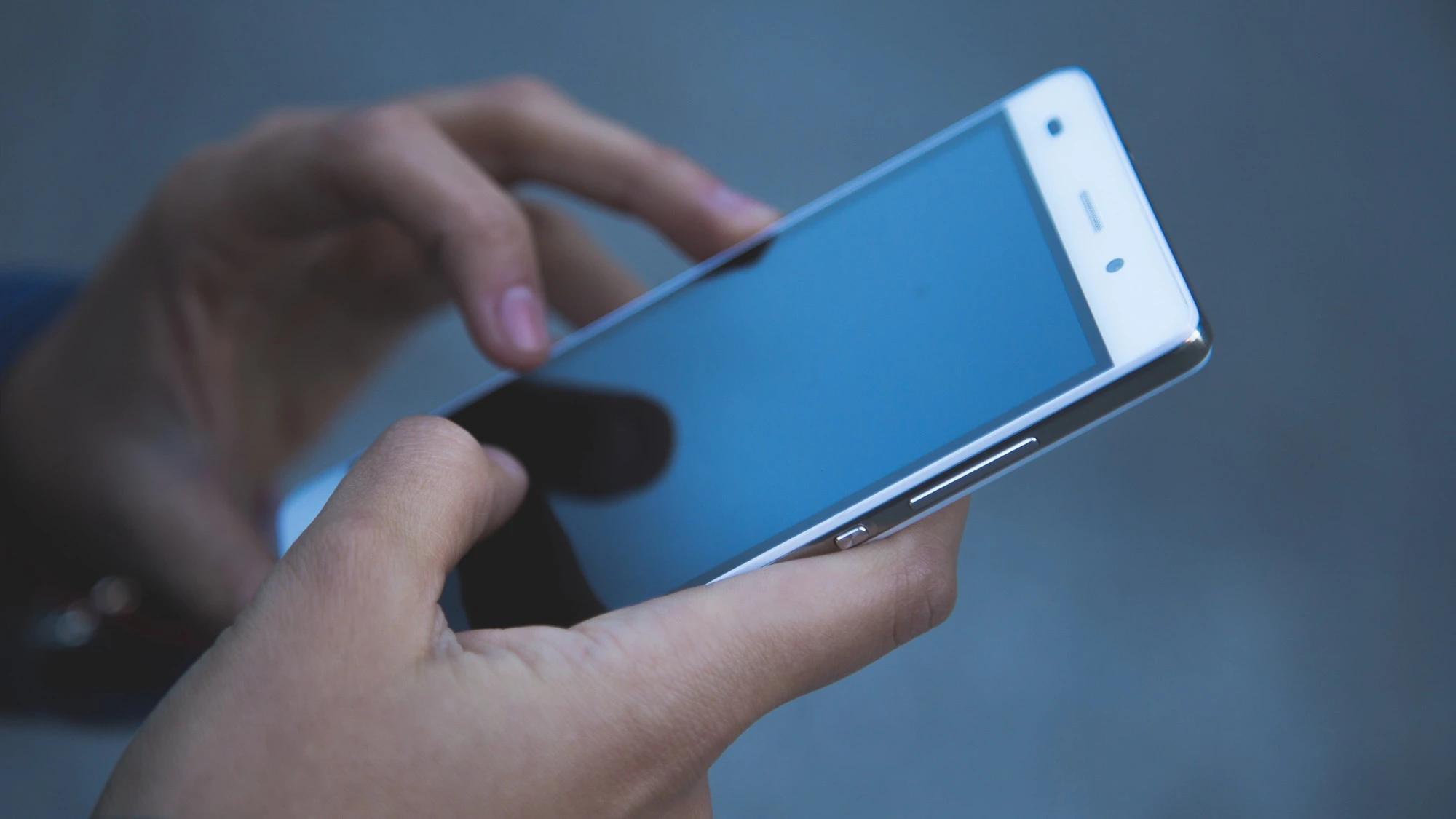 Milano, clicca sul finto sms Atm e cade nella truffa: quanti soldi perde in un secondo