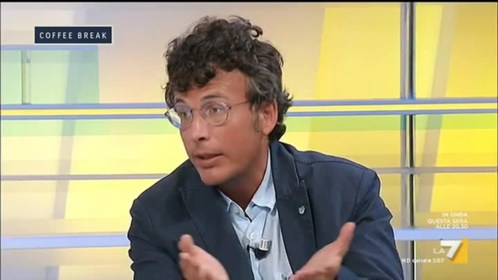 David Parenzo, Fusaro risponde: "Si pulisca la bava percolante dalle labbra per oggi si è garantito l'osso"