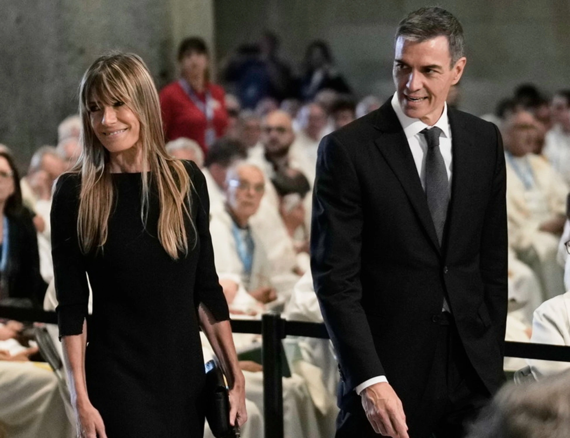 Pedro Sanchez, la moglie rinviata a giudizio: ritirato anche il passaporto
