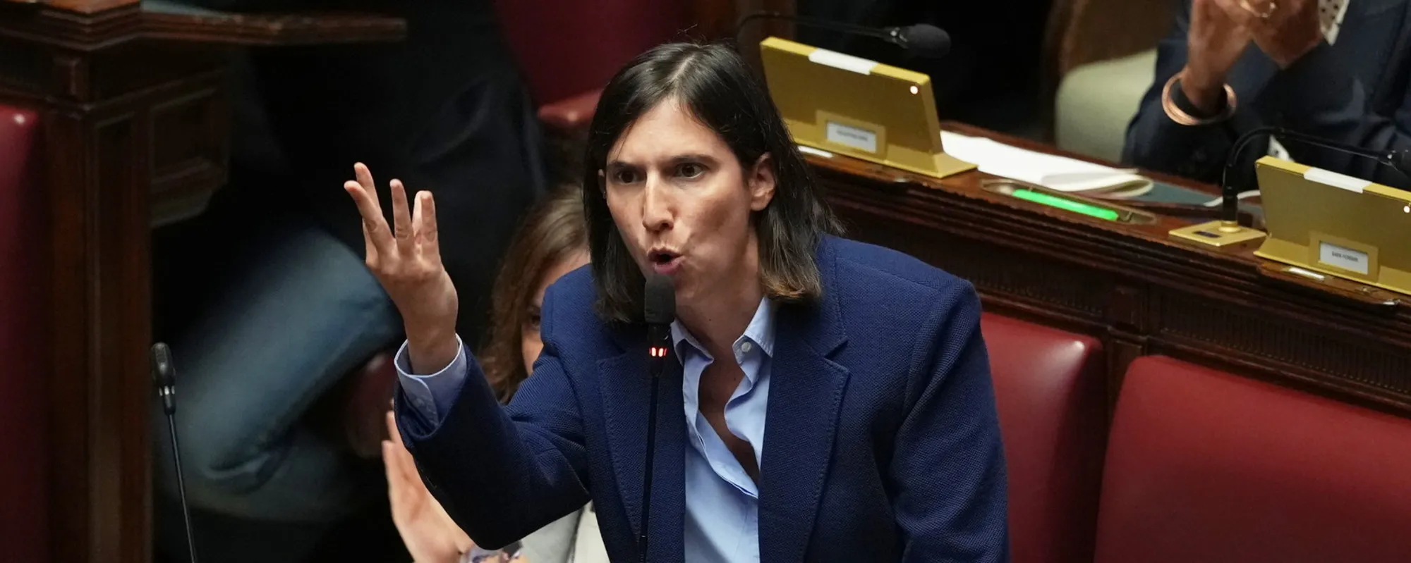 Schlein si fa ridere dietro da tutti alla Camera: "Noi uniti, voi divisi"