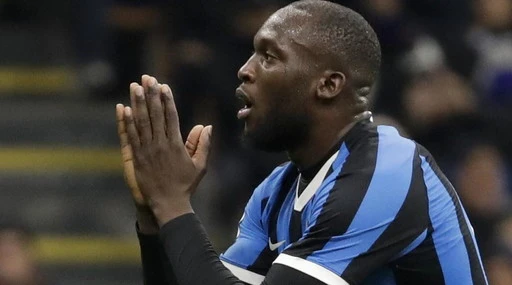 Romelu Lukaku, blitz della polizia alla festa di compleanno e multe. Indiscrezioni: "Da chi è stato segnalato"