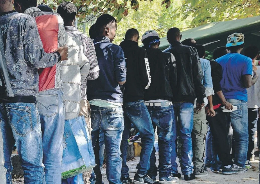 Sequestrano le case agli italiani e le danno agli immigrati