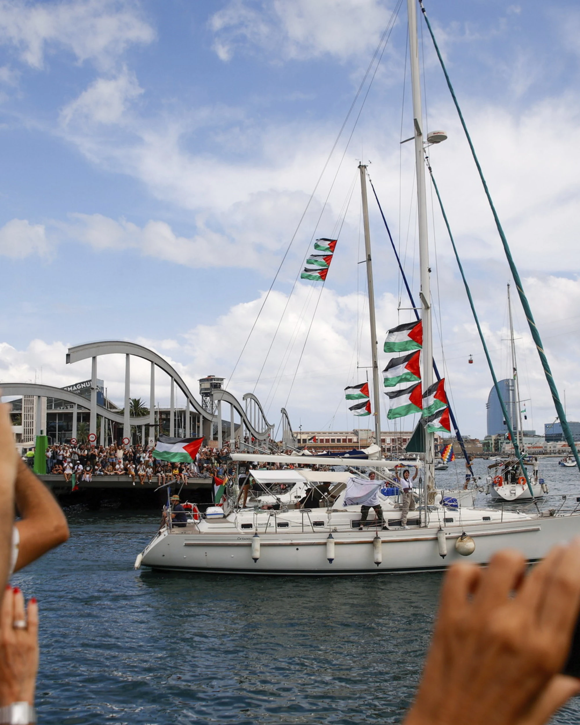 Flotilla, una barca di avvocati al seguito. E la partenza slitta ancora