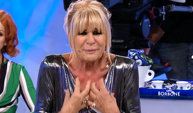 Uomini e donne, Gemma Galgani e quel messaggio di cordoglio per Corinaldo: ricoperta di insulti