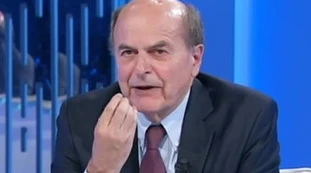 Bersani, la gufata: "Quando finisce la luna di miele della Meloni"