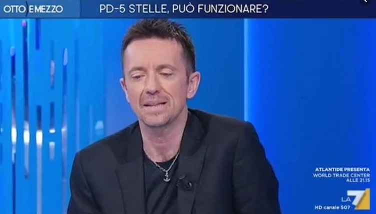 Andrea Scanzi a Otto e Mezzo, delirio completo su Salvini: "Crede di parlare con la madonna di Medjugorje"