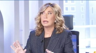 Myrta Merlino furiosa: "Cog***?", ferma la rissa con la pubblicità